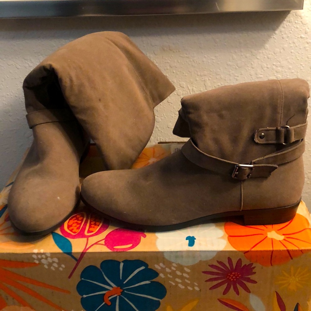 Wide calf. Mid-calf boot